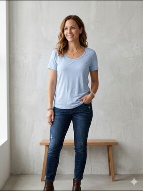Simply Vera Vera Wang Periwinkle Blue Scoop Neck Short Sleeve Tee - Large (EUC)